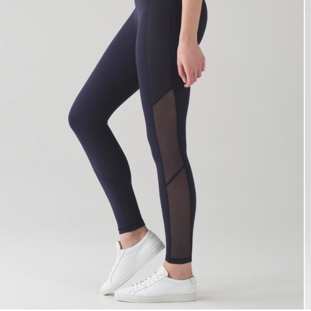 Lululemon EUC Body Con Tight in Midnight Navy